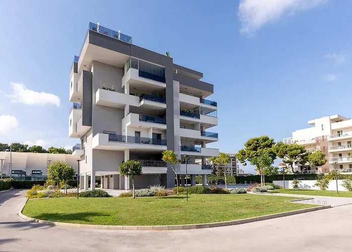 Green Park Penthouse Suite & Pool - Heated Pool - Bari