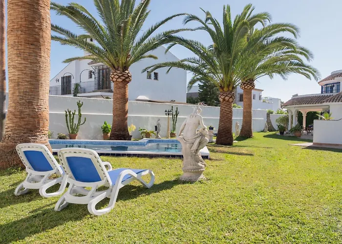 Villa La Contenta jardín y piscina en Conil centro Conil De La Frontera