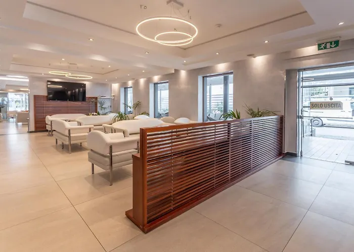 Club Hotel - Fronte Mare con Depandance adiacente Riccione