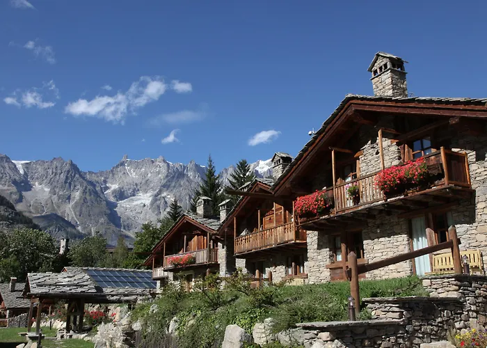 Au Coeur Des Neiges Resort Spa & Free E-Bike Courmayeur