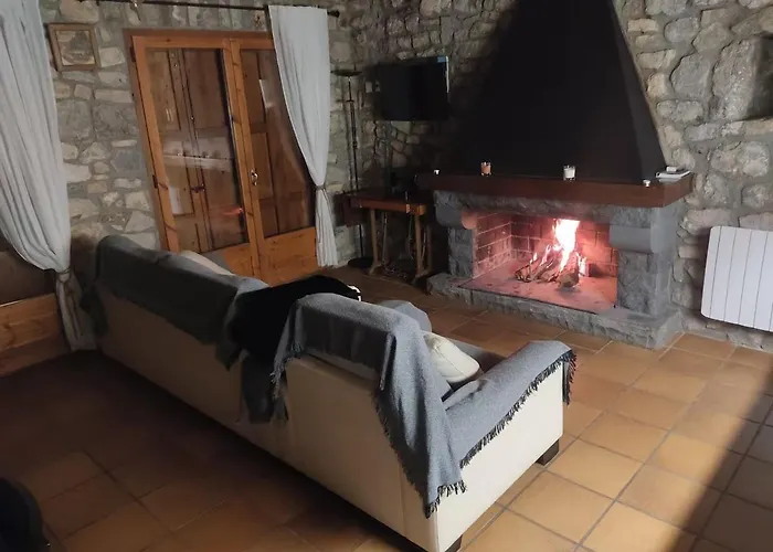 El Vilarot. La casa de piedra en la naturaleza. Gerona