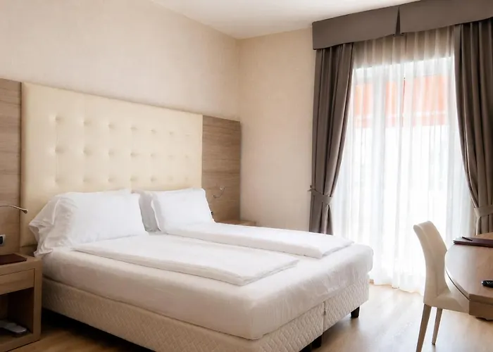 Hotel Capri Bardolino 3S