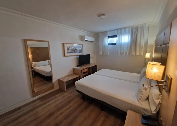 Hotel Virgen de los Reyes Sevilla