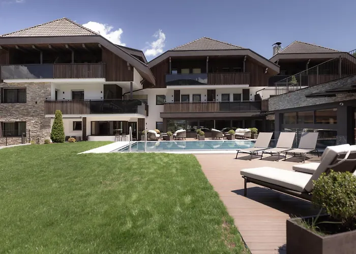 Aparthotel Familiaris - Family Apartments - Pools & Spa In Dolomites Valdaora