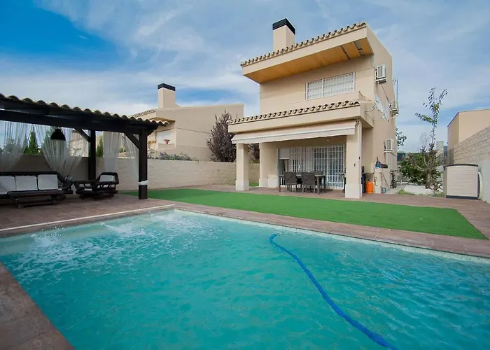 Villa hoyo 7-NIEVE -CAMPO DE GOLF,PLAYA CERCANA Granada